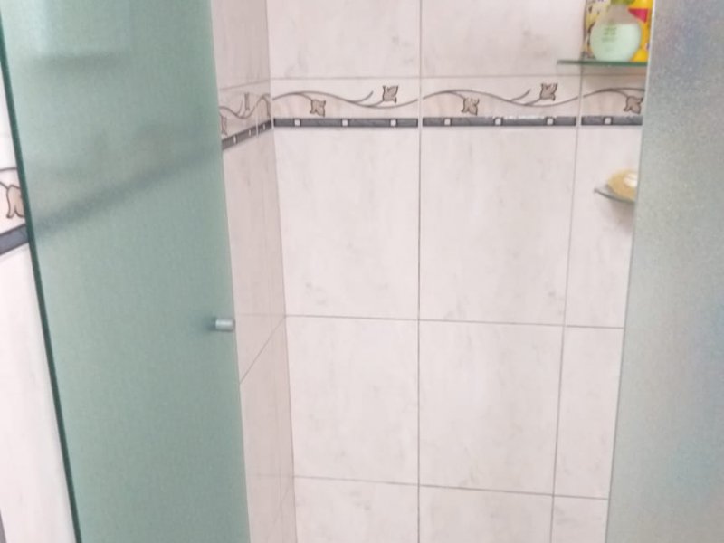 Apartamento à venda Piratininga com 65m² e 3 quartos por R$ 270.000 - 472287237-banheiro5.jpeg