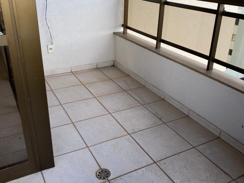 Apartamento à venda Alto da Glória com 1134m² e 3 quartos por R$ 515.000 - 1431953801-sacada-4.jpg