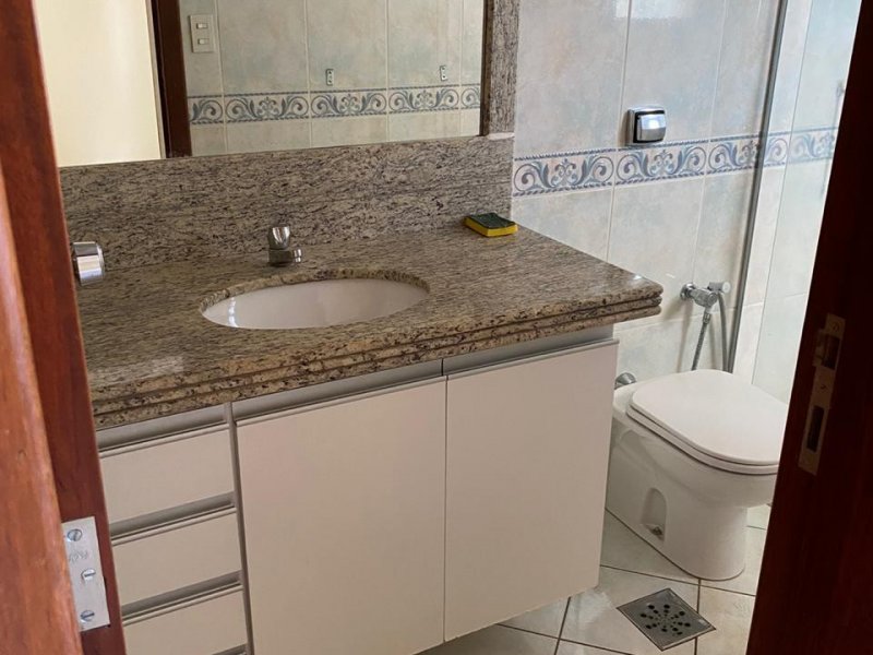 Apartamento à venda Alto da Glória com 1134m² e 3 quartos por R$ 515.000 - 443600274-banheiro.jpg