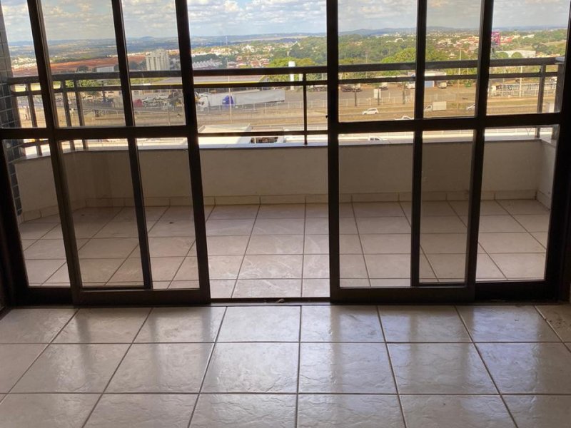 Apartamento à venda Alto da Glória com 1134m² e 3 quartos por R$ 515.000 - 695968209-sacada.jpg