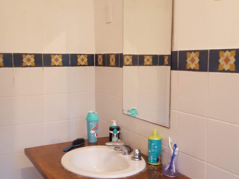 Casa de condomínio à venda Chácaras Embu Colonial com 650m² e 4 quartos por R$ 1.800.000 - 1350499572-piso-principal-suite-2-banheiro.jpg