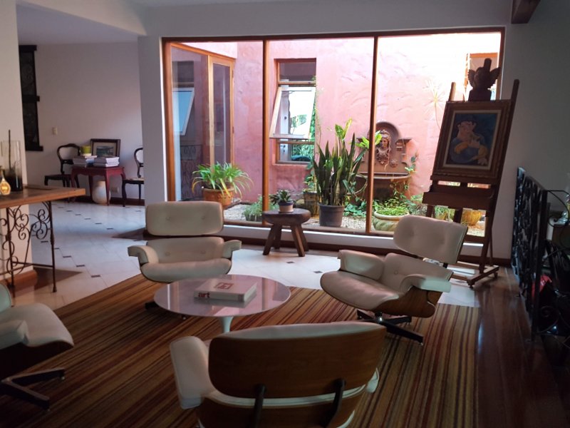 Casa de condomínio à venda Chácaras Embu Colonial com 650m² e 4 quartos por R$ 1.800.000 - 1471433220-piso-principal-sala-estar-2.jpg