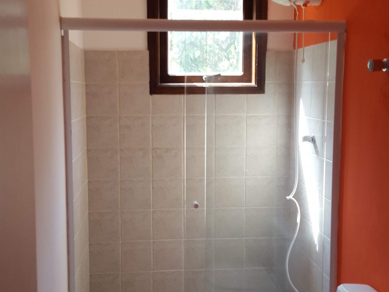 Casa de condomínio à venda Chácaras Embu Colonial com 650m² e 4 quartos por R$ 1.800.000 - 1666845202-piso-inferior-banheiro-suite.jpg