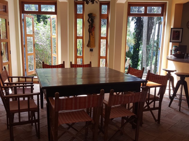 Casa de condomínio à venda Chácaras Embu Colonial com 650m² e 4 quartos por R$ 1.800.000 - 1906407721-piso-inferior-salao-1.jpg