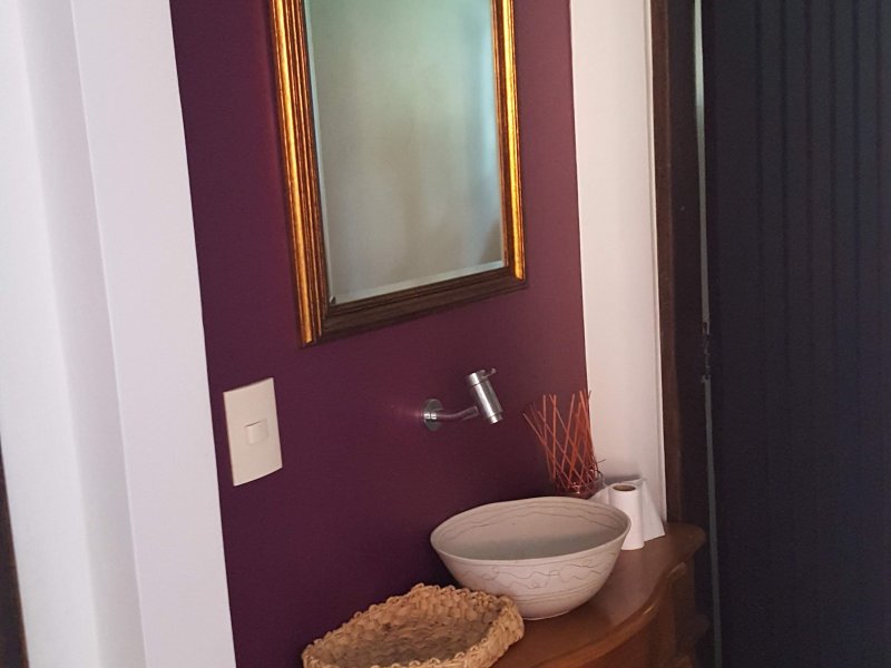 Casa de condomínio à venda Chácaras Embu Colonial com 650m² e 4 quartos por R$ 1.800.000 - 2122450080-piso-principal-lavabo.jpg