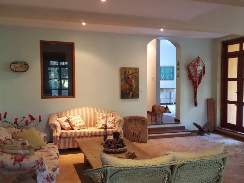 Casa de condomínio à venda Chácaras Embu Colonial com 650m² e 4 quartos por R$ 1.800.000 - 411903271-piso-inferior-salao-4.jpg