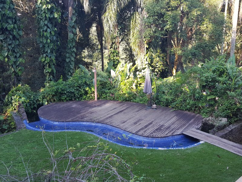 Casa de condomínio à venda Chácaras Embu Colonial com 650m² e 4 quartos por R$ 1.800.000 - 429039419-vista-de-cima-do-deck-piso-inferior.jpg