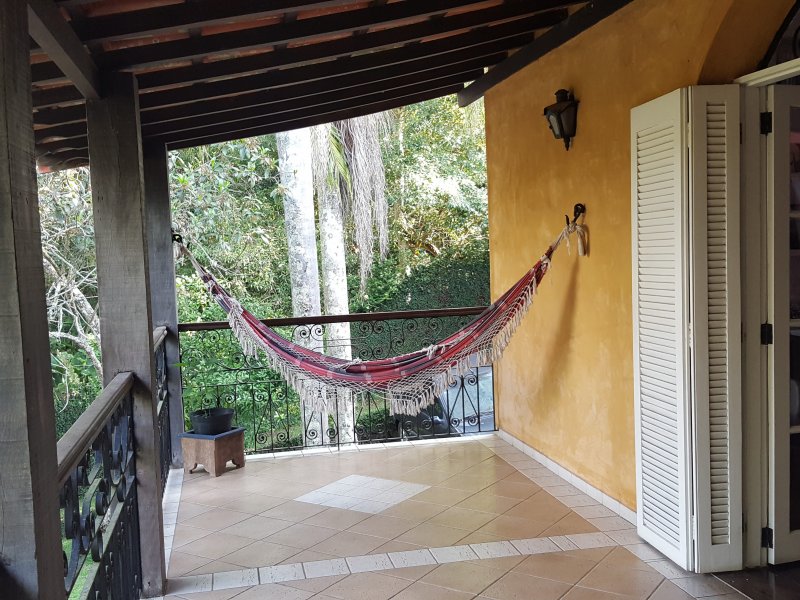 Casa de condomínio à venda Chácaras Embu Colonial com 650m² e 4 quartos por R$ 1.800.000 - 578333272-piso-principal-varanda-sala-2.jpg