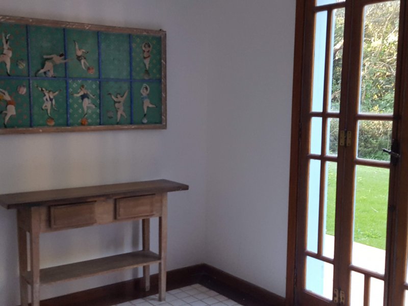 Casa de condomínio à venda Chácaras Embu Colonial com 650m² e 4 quartos por R$ 1.800.000 - 618121202-piso-inferior-sala-descando-2.jpg