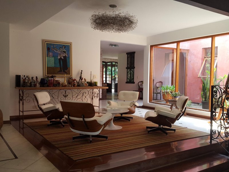 Casa de condomínio à venda Chácaras Embu Colonial com 650m² e 4 quartos por R$ 1.800.000 - 802956510-piso-principal-sala-estar-1.jpg