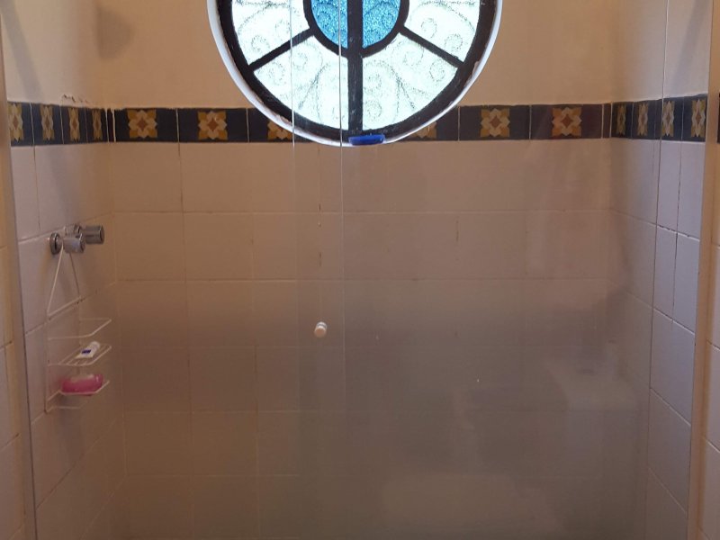 Casa de condomínio à venda Chácaras Embu Colonial com 650m² e 4 quartos por R$ 1.800.000 - 908589676-piso-principal-suite-2-banheiro-2.jpg