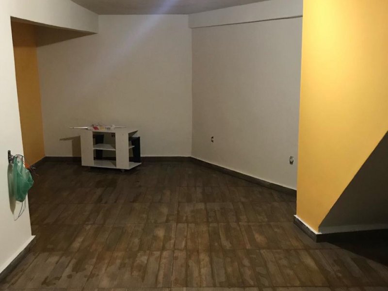 Casa à venda Vila Santana com 109m² e 2 quartos por R$ 300.000 - 1671474256-c1310fe8-e0ae-481e-bf60-637e7c747d28.jpeg