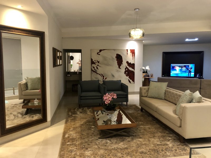 Casa à venda Centro com 450m² e 4 quartos por R$ 1.500.000 - 1183952042-893e4c96-ff96-4120-932f-4379d5cb54cf-1-201-a.jpeg