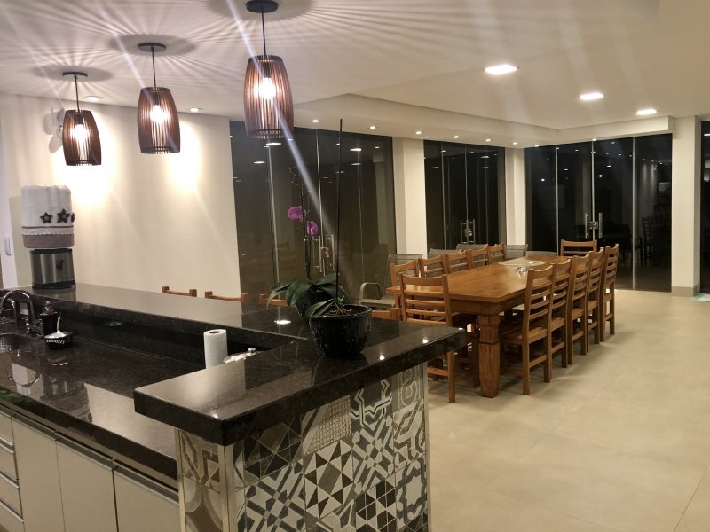 Casa à venda Centro com 450m² e 4 quartos por R$ 1.500.000 - 2105634535-17d9398b-13e6-4109-a7a4-99d2e2fa2ebd-1-201-a.jpeg