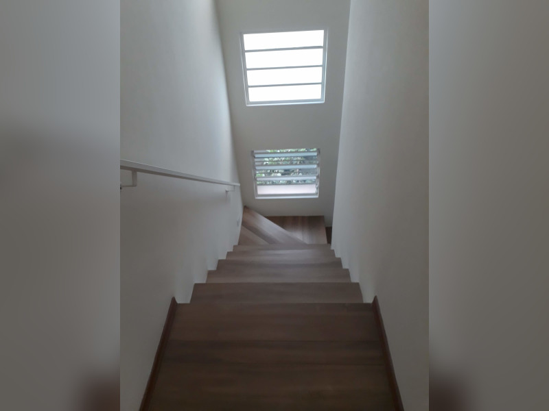Casa à venda Santa Cecília com 400m² e 5 quartos por R$ 670.000 - escada-flausino.jpg