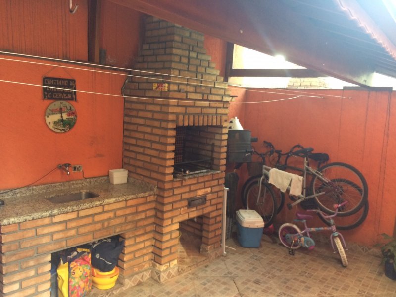 Casa à venda Vila Augusta com 157m² e 3 quartos por R$ 620.000 - 1552245104-churrasqueira.jpg