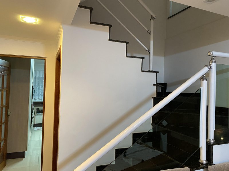 Casa à venda Vila Dom Pedro II com 100m² e 3 quartos por R$ 690.000 - 1753721330-escada.jpg