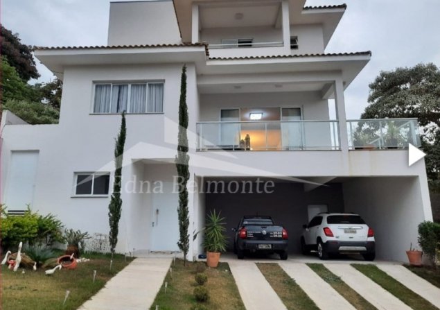 imóvel com 330m²