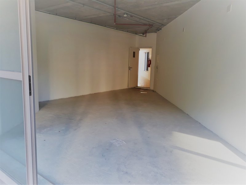 Comercial à venda Valongo com 111m² e 1 quarto por R$ 330.000 - 704119531-foto-valongo-sala-502-4.jpg