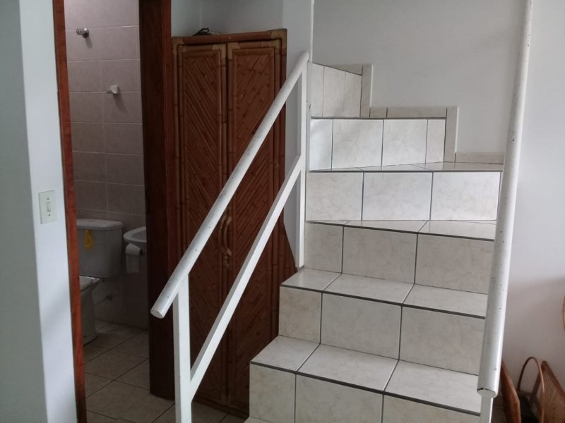 Casa à venda Eliana com 60m² e 2 quartos por R$ 185.000 - 1527942613-escada.jpg