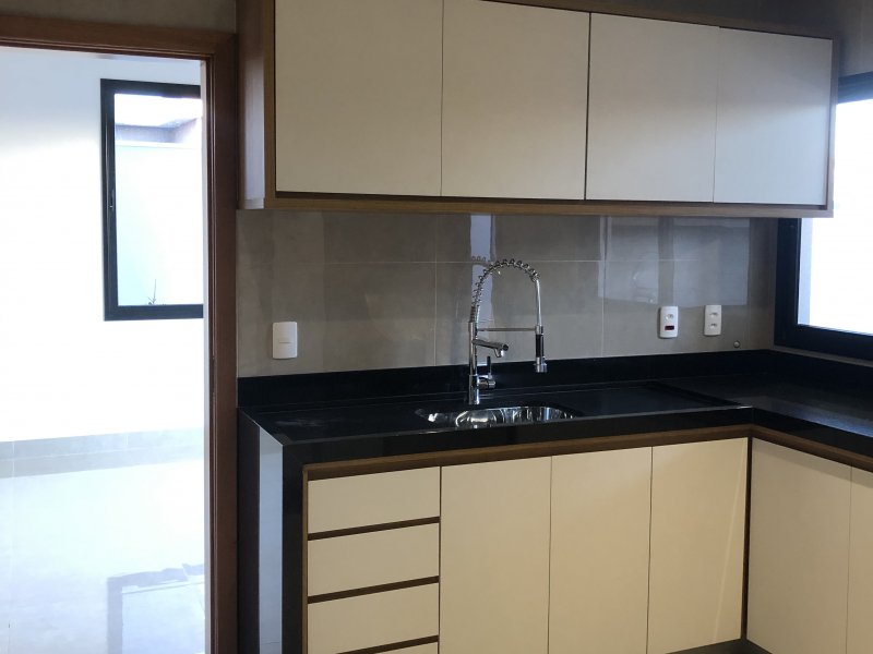 Casa de condomínio à venda Loteamento Residencial Golden Park com 222m² e 3 quartos por R$ 900.000 - 1788955420-6564770d-43fb-414c-b442-bee81a545734.jpeg