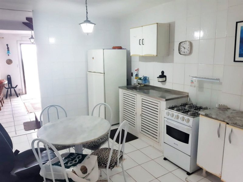 Casa à venda Braga com 262m² e 3 quartos por R$ 990.000 - 674946031-casa-braga-cozinha.jpg