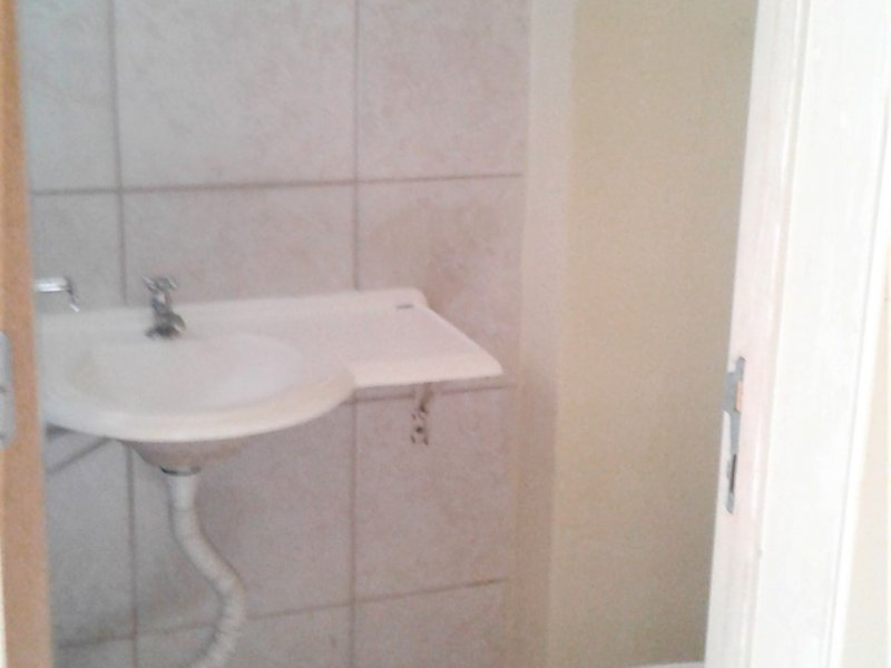 Apartamento à venda Rubem Berta com 42m² e 2 quartos por R$ 109.900 - 1072922958-banheiro.jpg