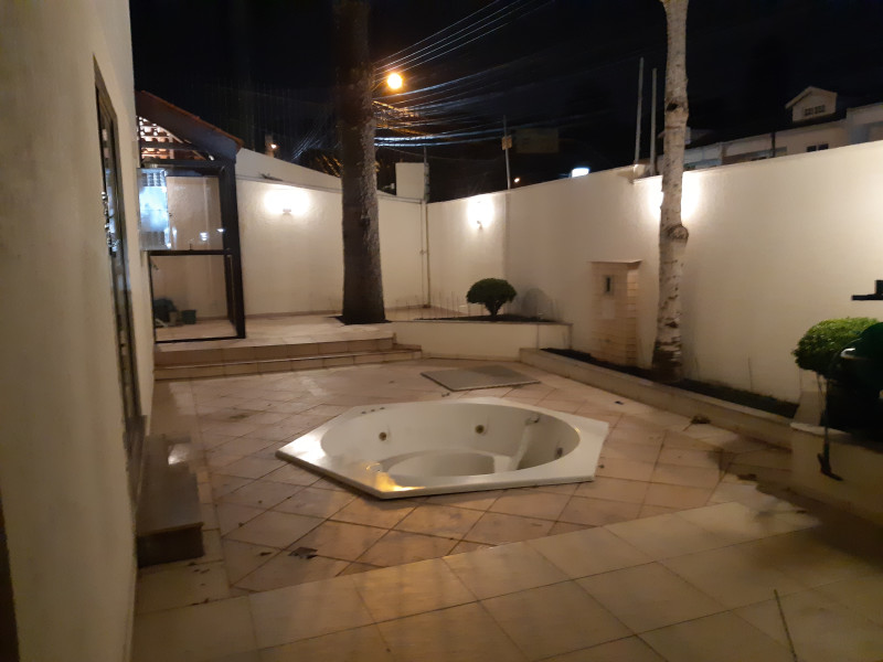 imóvel com 222m² - Hugo Lange - Curitiba