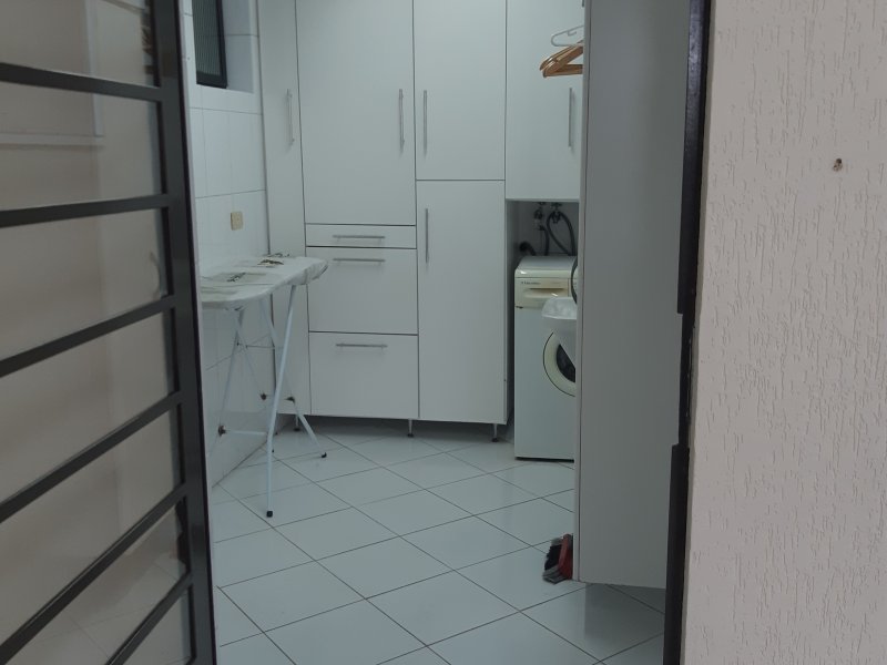 imóvel com 222m² - Hugo Lange - Curitiba