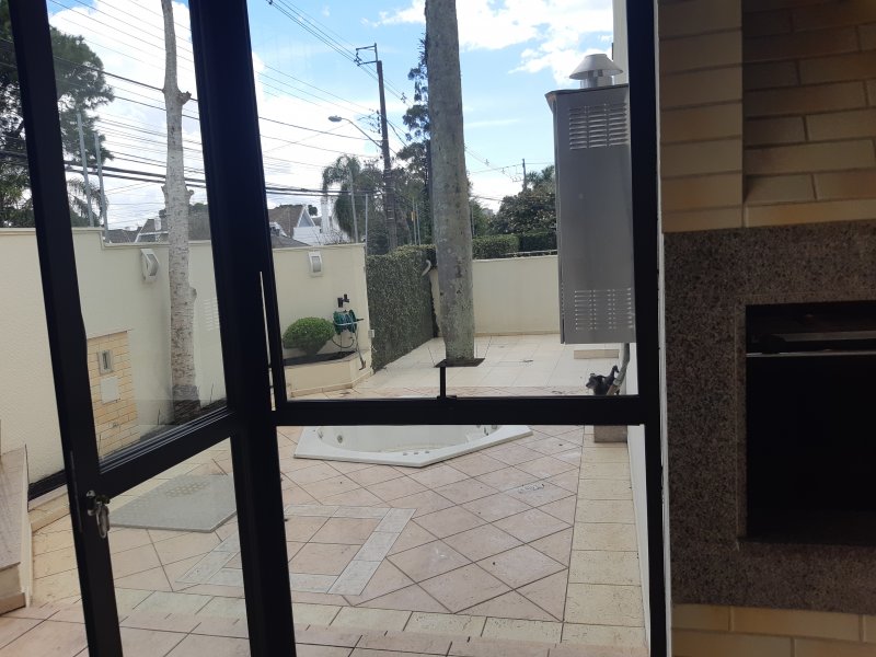 imóvel com 222m² - Hugo Lange - Curitiba