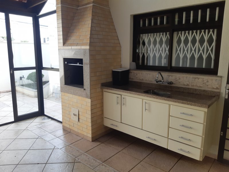 imóvel com 222m² - Hugo Lange - Curitiba