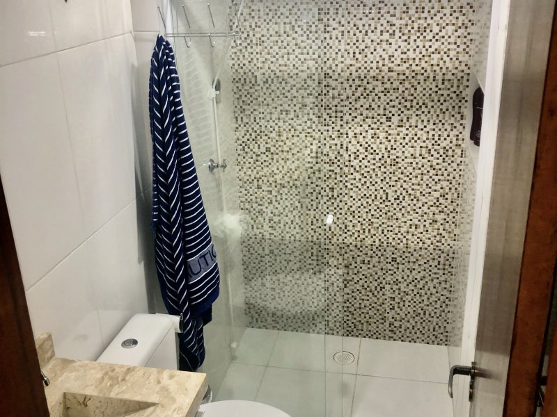 Apartamento à venda Parque São Vicente com 54m² e 2 quartos por R$ 260.000 - 124382056-banheiro-1.jpg