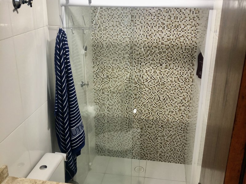 Apartamento à venda Parque São Vicente com 54m² e 2 quartos por R$ 260.000 - 1474857412-banheiro.jpg