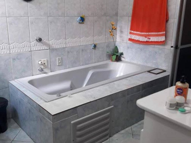 Casa à venda Cidade Industrial de Curitiba com 120m² e 4 quartos por R$ 280.000 - 987822918-casabanheiro2.jpg