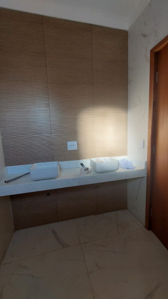 Casa de condomínio à venda Centro com 259m² e 3 quartos por R$ 1.690.000 - 1848134078-jatobas-ban-suite2.jpeg