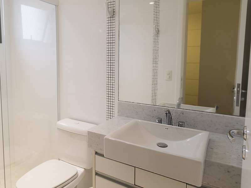 Apartamento à venda Alto da Lapa com 72m² e 2 quartos por R$ 850.000 - 582034739-20-banho-suite.jpg