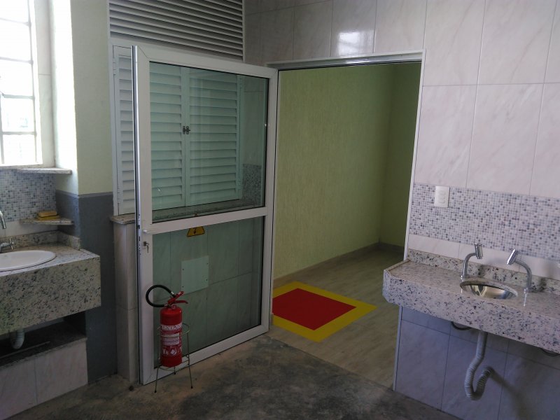 Comercial à venda Colônia Faria com 850m² e  quartos por R$ 1 - 640569088-img-20190325-143015.jpg