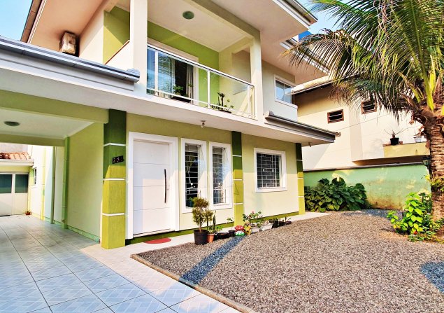 imóvel com 205m²