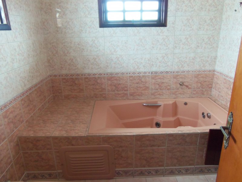 Casa à venda Jardim Panorama (Zona Leste) com 371m² e 3 quartos por R$ 700.000 - 330398590-2banheiro-banheira.JPG