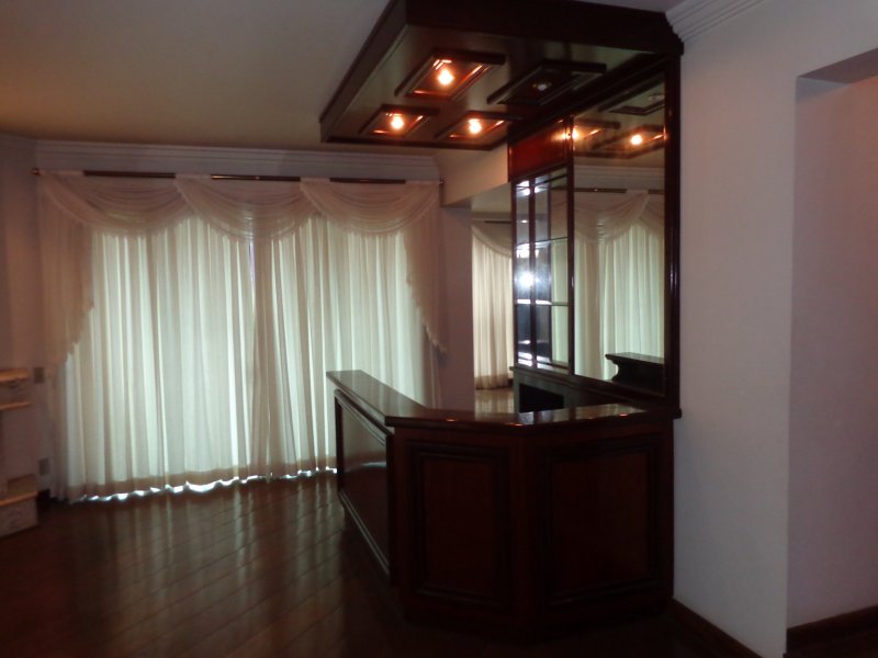Apartamento à venda Cambuí com 307m² e 5 quartos por R$ 1.850.000 - 1892693280-bar-sala-visita.JPG