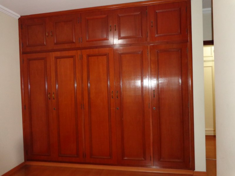 Apartamento à venda Cambuí com 307m² e 5 quartos por R$ 1.850.000 - 527647789-armarios-suite-hospedes.JPG