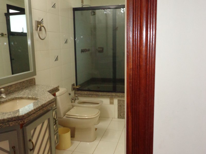 Apartamento à venda Cambuí com 307m² e 5 quartos por R$ 1.850.000 - 688301246-wc-hospedes.JPG