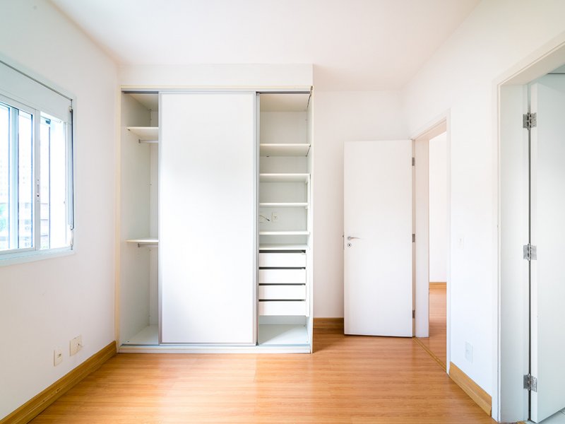 Apartamento para alugar Jardim Paulista com 65m² e 2 quartos por R$ 4.200 - 223746125-suite-armario.jpg