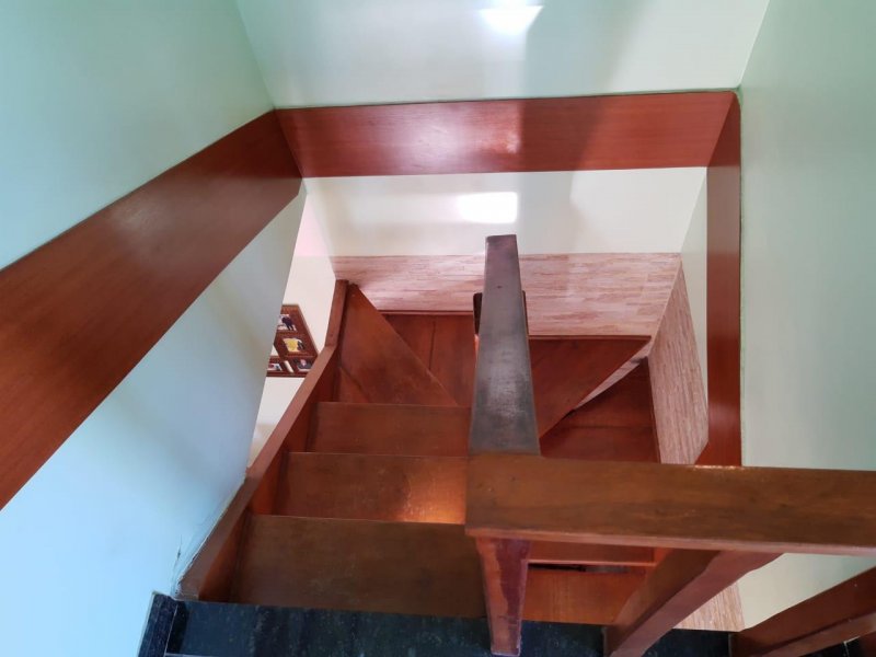 Apartamento à venda Vila Isabel com 120m² e 3 quartos por R$ 680.000 - 1017762610-foto-15-escada-madeira.jpg