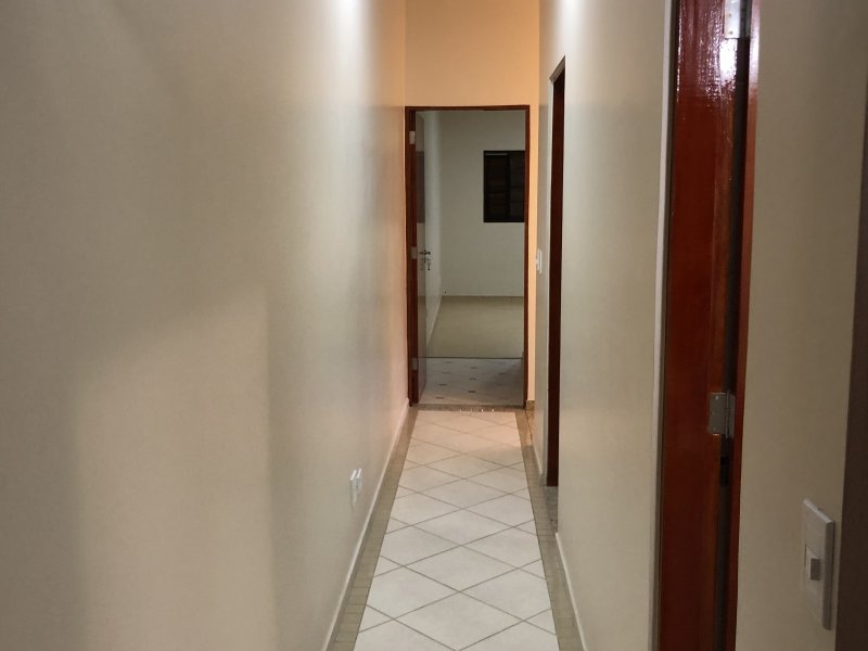 Casa à venda Jardim Bom Clima com 200m² e 3 quartos por R$ 735.000 - 1805858432-corredor-1.jpeg