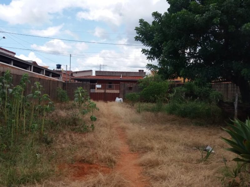 Casa à venda Centro com 754m² e 3 quartos por R$ 240.000 - 1923747208-terreno-frente.JPG