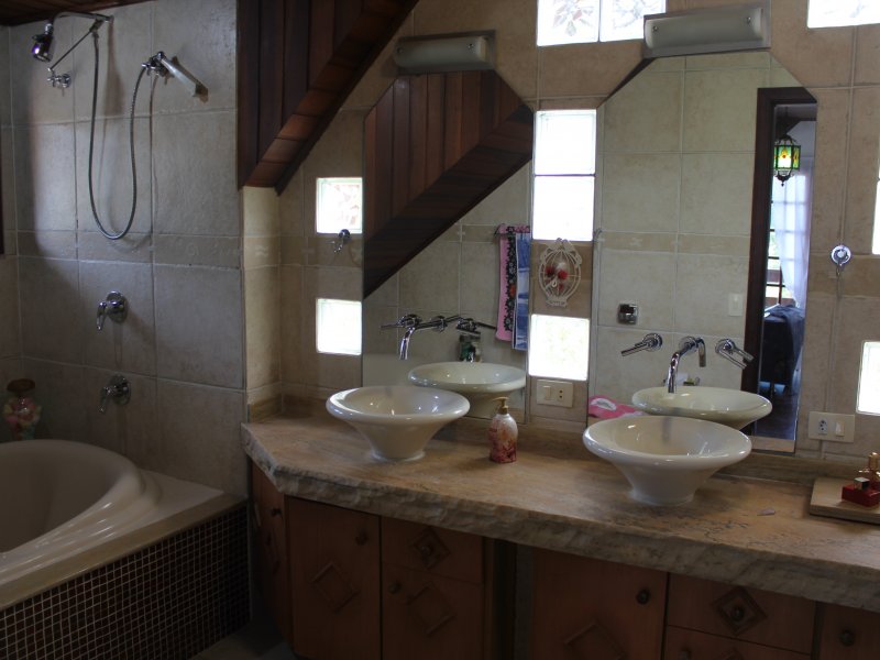 Casa à venda J Nova Suíça com 400m² e 7 quartos por R$ 980.000 - 1708892438-banheiro-master.JPG