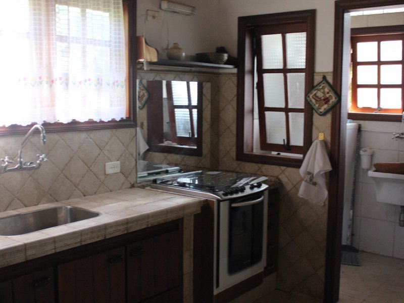 Casa à venda J Nova Suíça com 400m² e 7 quartos por R$ 980.000 - 1741156390-cozinha-com-lavandeira-interna.JPG