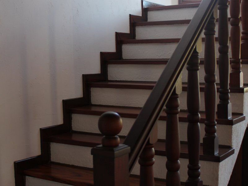 Casa à venda J Nova Suíça com 400m² e 7 quartos por R$ 980.000 - 692004909-escadaria-2.JPG