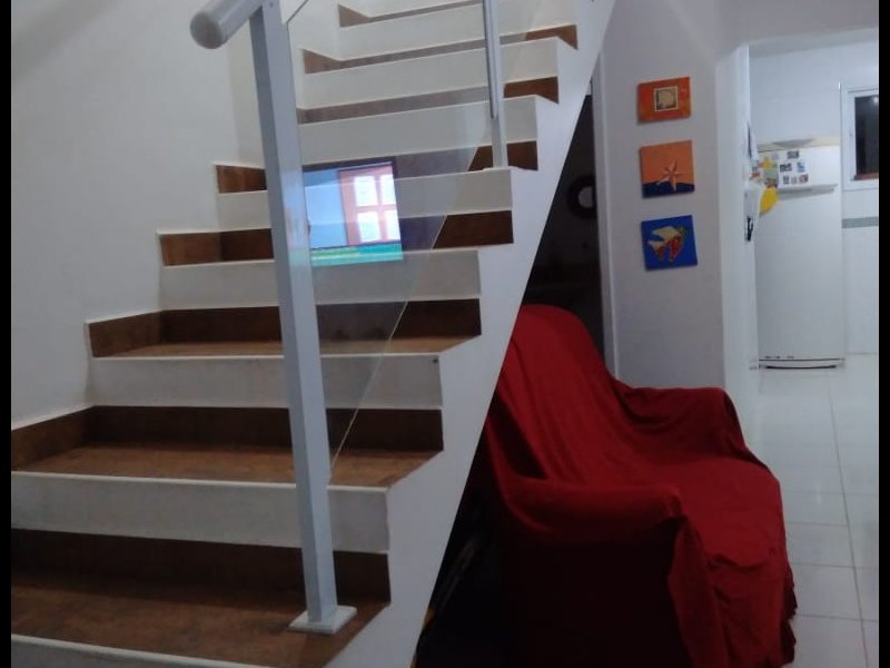 Casa à venda Balneario Praia do Perequê com 60m² e 2 quartos por R$ 200.000 - 853126329-escada.jpg